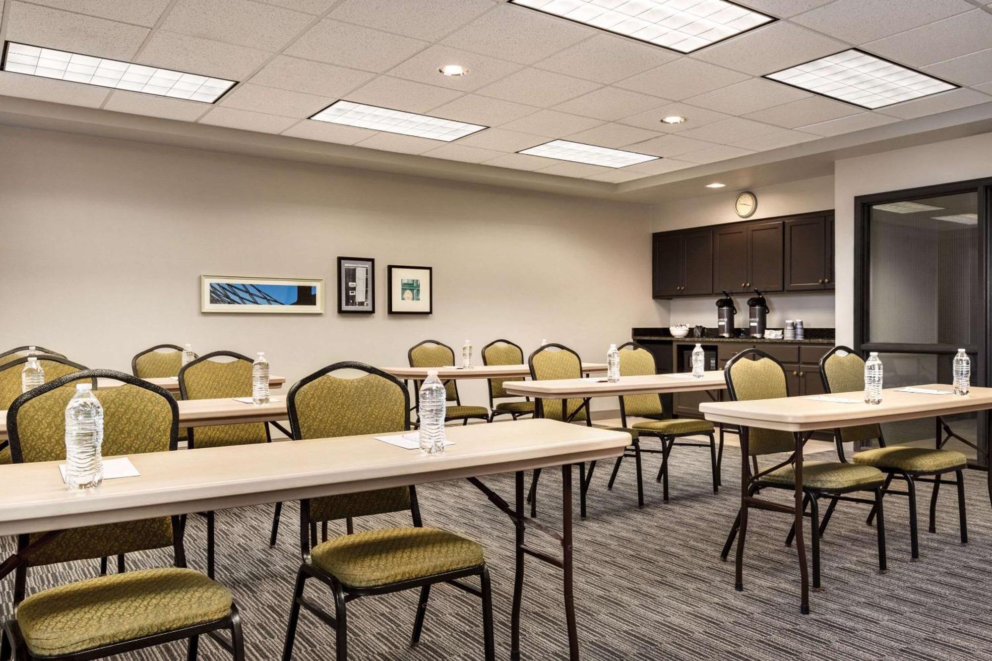 Country Inn & Suites By Radisson, St Cloud East, Mn سانت كلاود المظهر الخارجي الصورة