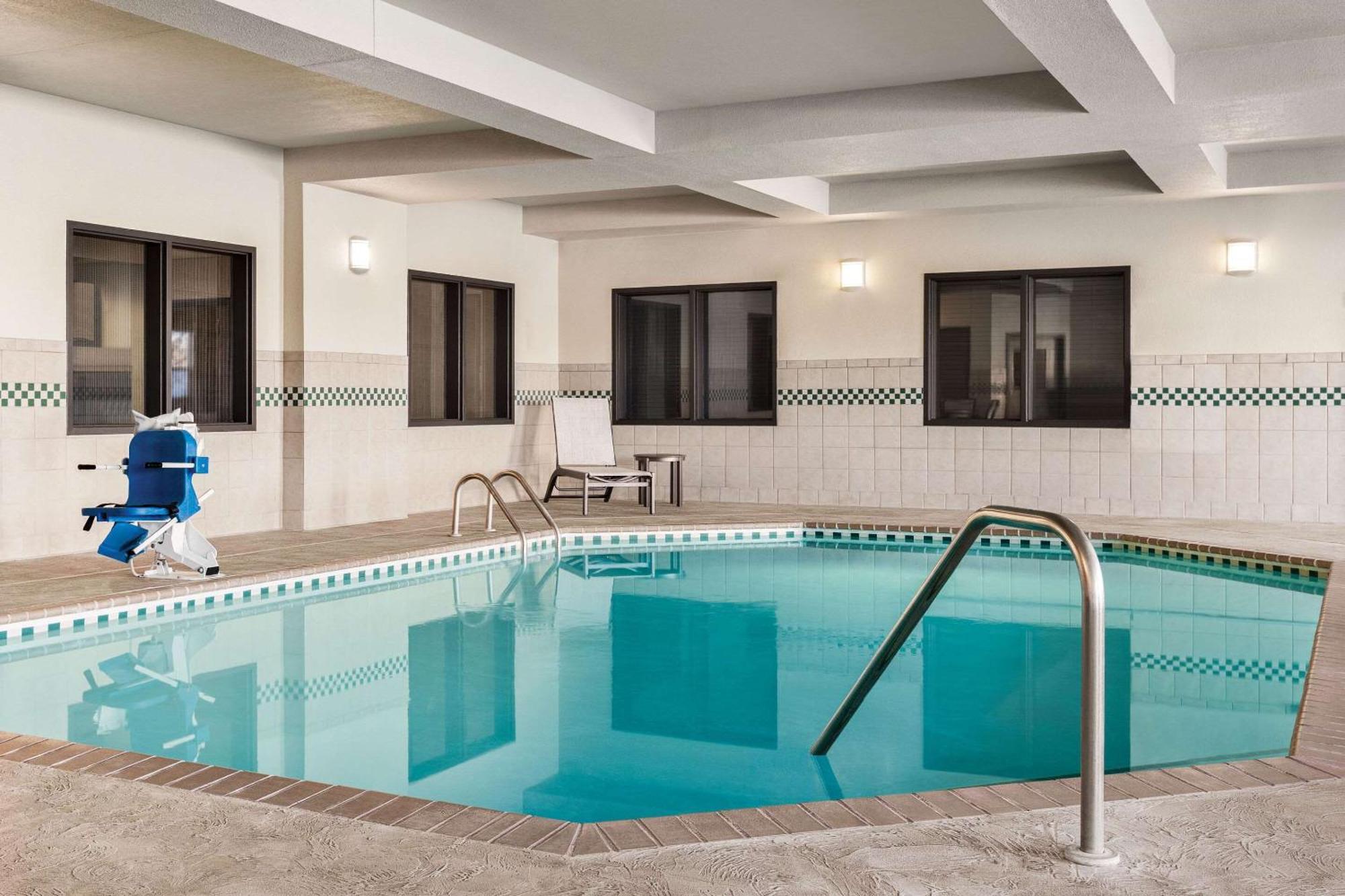 Country Inn & Suites By Radisson, St Cloud East, Mn سانت كلاود المظهر الخارجي الصورة