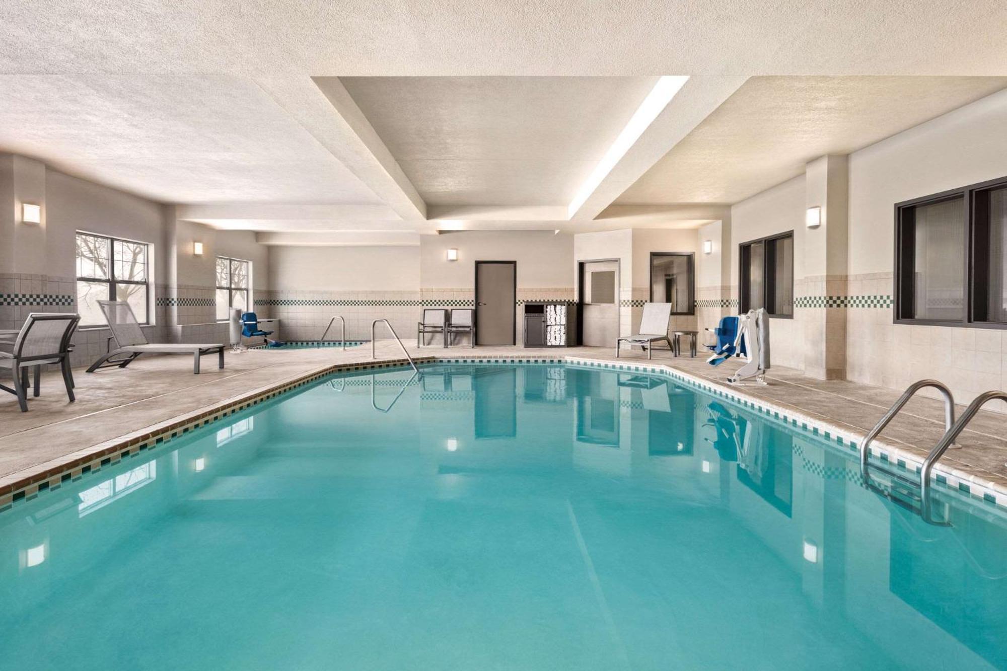 Country Inn & Suites By Radisson, St Cloud East, Mn سانت كلاود المظهر الخارجي الصورة