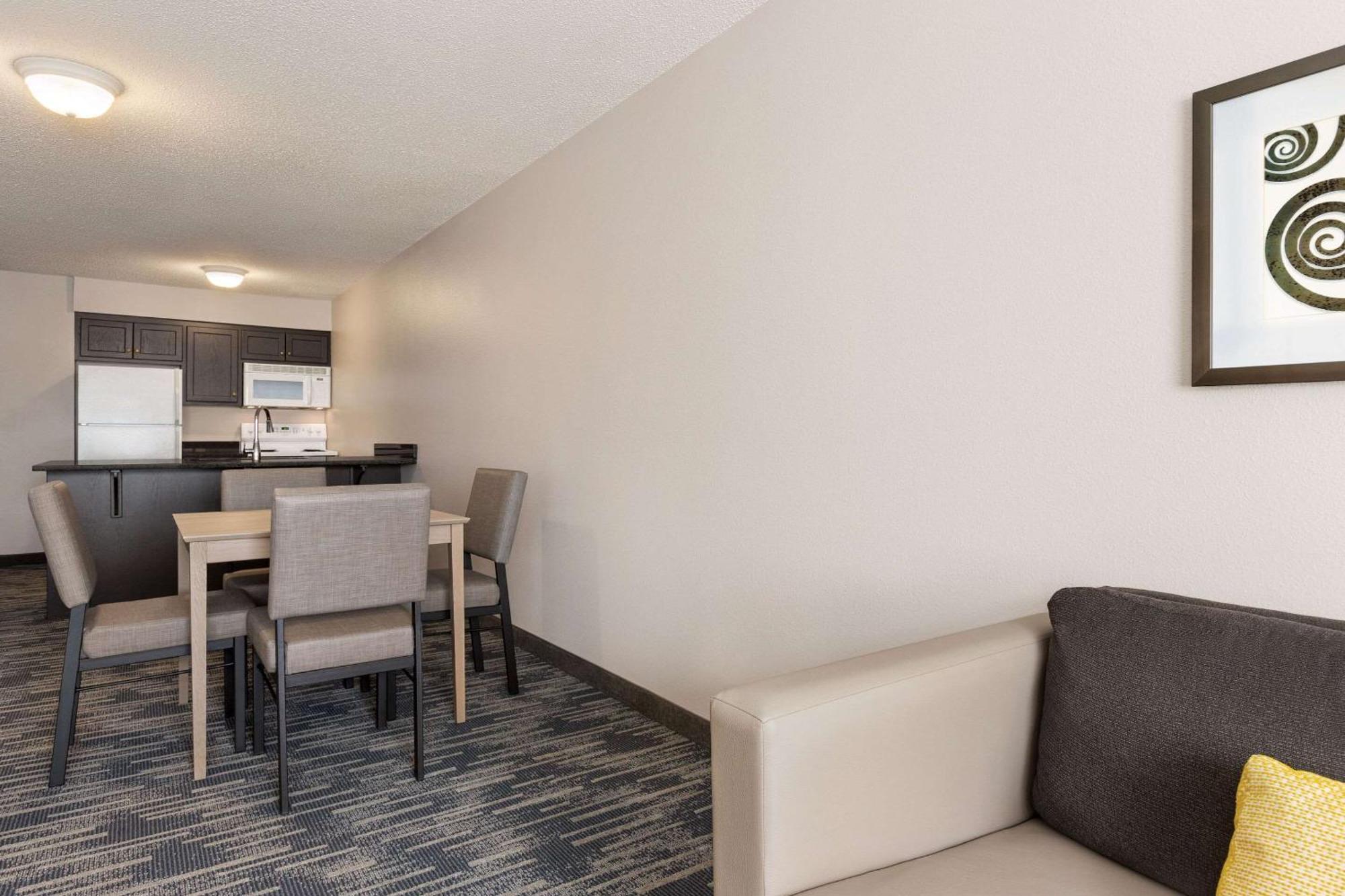 Country Inn & Suites By Radisson, St Cloud East, Mn سانت كلاود المظهر الخارجي الصورة